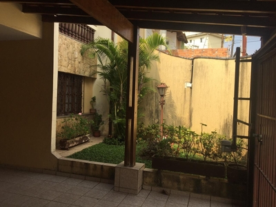 Casa em Vila Oliveira, Mogi das Cruzes/SP de 250m² 3 quartos à venda por R$ 742.000,00