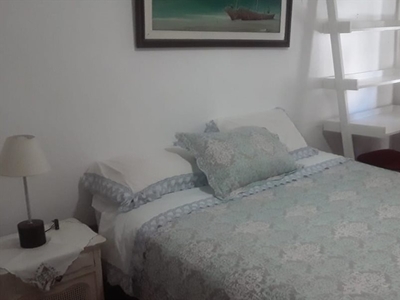 QUARTO SUITE UM QUARTEIRÃO DA PRAIA