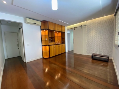 Apartamento com 2 quartos (sendo 1 suíte), à venda em Laranjeiras
