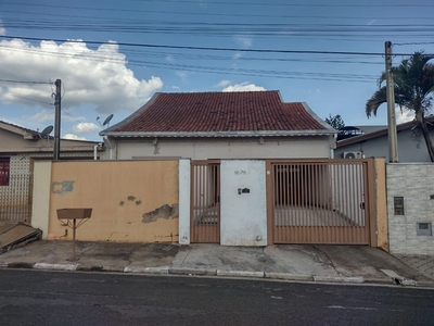 Casa com 4 quartos, em Cosmópolis-SP.