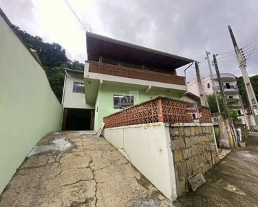 Casa com sala comercial no piso térreo disponível para locação!!!