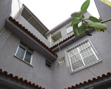 Casa de vila para aluguel tem 217 metros quadrados com 4 quartos em Benfica - Rio de Janei