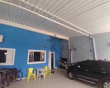 Casa - Jardim Satélite - 3 Dormitórios - 250m²