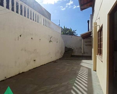 Excelente casa para locação semi mobiliada, no Bairro Velha!