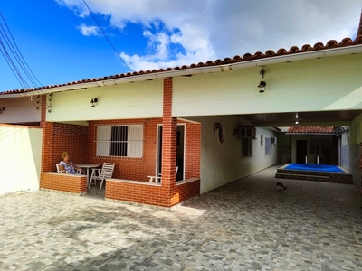 Vendo Excelente Casa Colonial, Pronta para Morar  Porto da Aldeia, São Pedro da Aldeia - R