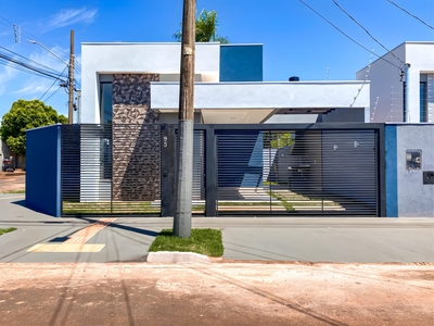 Casa em Parque Residencial Rita Vieira, Campo Grande/MS de 104m² 3 quartos à venda por R$ 497.000,00