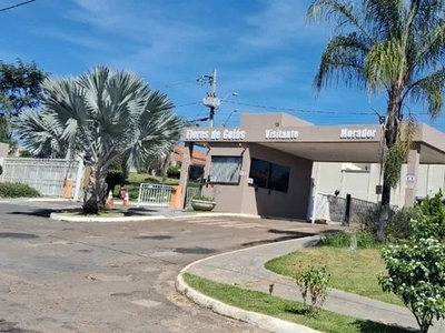 Casa em Condomínio fechado com 03 quartos, Varanda e Garagem coberta