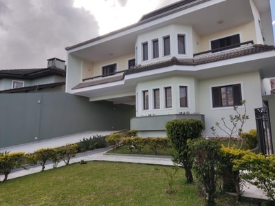 Residência espaçosa com vista para a serra do mar: luxo e conforto no bairro guaíra