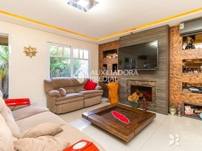 Casa em condomínio fechado com 4 quartos para alugar na Rua Attílio Bilibio, 120, Jardim Carvalho, Porto Alegre, 446 m2 por R$ 15.000