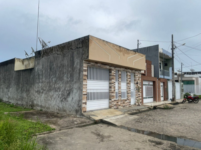 Casa Com 3 Quartos Sendo 1 Suite, 1 Sala Bem Grande, 1 Cozinha, 1 Copa, 1 Area Na Parte De Trás Da Casa, Lavanderia, Garagem Pra 1 Carro E 1 Moto