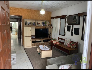 Casa no Bairro Velha em Blumenau com 4 Dormitórios (4 suítes) e 281 m²