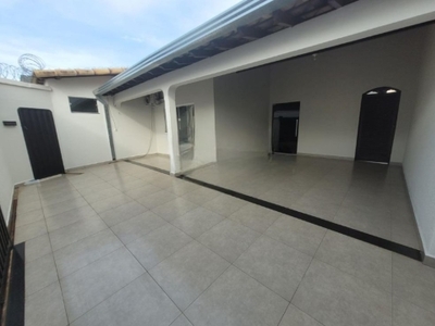 Casa á venda, jardim patrícia - 03 quartos, 01 suíte , 04 vagas de garagem, churrasqueira - r$ 640.000,00 uberlândia/mg - r$