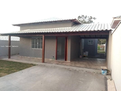 Casa com 2 Quartos e 2 banheiros à Venda, 300 m² por R$ 359.000