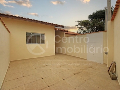 Casa com 2 Quartos e 2 banheiros à Venda, 51 m² por R$ 240.000