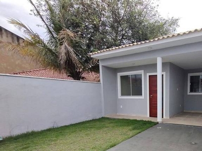 Casa com 3 Quartos e 2 banheiros à Venda, 106 m² por R$ 480.000