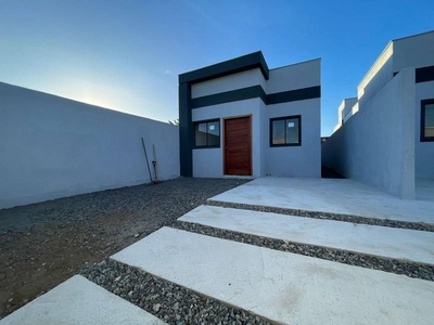 Casa com 3 Quartos e 2 banheiros à Venda, 75 m² por R$ 295.000