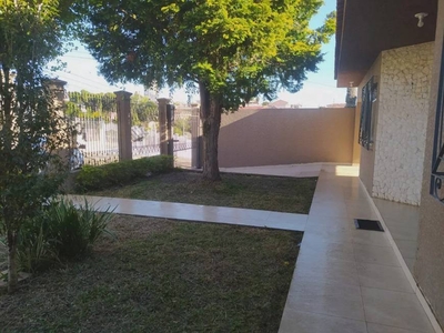 Casa com 3 Quartos e 4 banheiros para Alugar, 350 m² por R$ 2.600/Mês