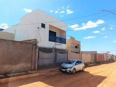 Casa de Condomínio com 3 Quartos e 3 banheiros para Alugar, 160 m² por R$ 2.500/Mês