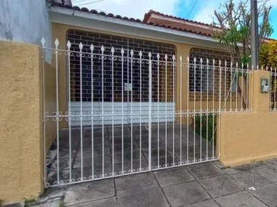 Casa para aluguel tem 235 metros quadrados com 3 quartos em Farol - Maceió - Alagoas