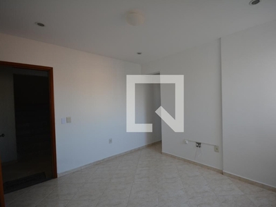 APARTAMENTO no 2º andar com 2 dormitórios e 1 garagem