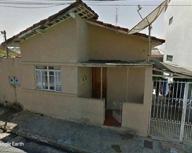 Casa com lote de 130,50m²no bairro Santo Antônio em Pouso Alegre/MG