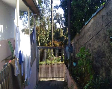 Excelente casa na Fazenda Rio Grande Com dois quartos , sala ,cozinha com fogão a lenha