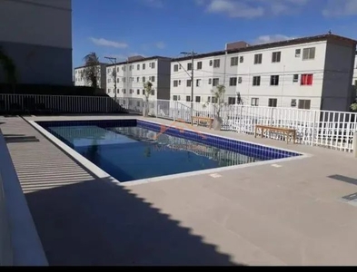 Apartamento com 02 quartos em condomínio com área de lazer, piscina e quadra poliesportiva