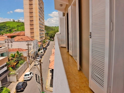 Apartamento em Centro, Guaratinguetá/SP de 150m² 3 quartos para locação R$ 1.400,00/mes