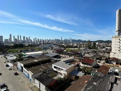 Apartamento sem moveis para locação anual no privilegiado bairro Tabuleiro, na entrada de