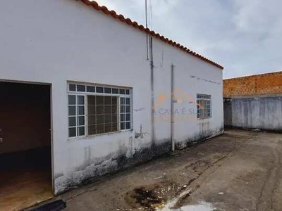 Casa com 02 quartos, 01 suíte e 02 vagas de garagem no Bairro Cruzeiro do Sul
