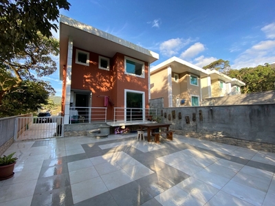 Casa em Cascatinha, Nova Friburgo/RJ de 121m² 3 quartos à venda por R$ 729.000,00