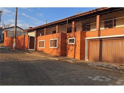 Casa em Vila Jussara Maria, Avaré/SP de 222m² 5 quartos à venda por R$ 456.000,00