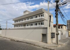 Apartamento com sala, cozinha, área de serviço, 2 quartos, wc social, 1 vaga (moto), área