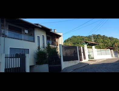 Casa no Bairro Salto Weissbach em Blumenau com 4 Dormitórios