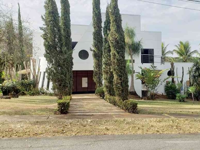 Casa em Condomínio com 4 quartos para alugar no bairro Residencial Aldeia do Vale, 341m²