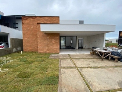 Casa alto padrão com 120m2 em condomínio - 3/4 sendo 01 suíte/ praia do francês