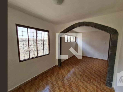 Casa com 3 quartos à venda no bairro Alípio de Melo, 190m²