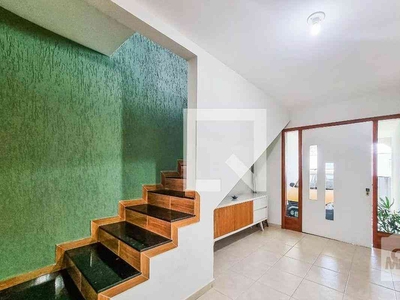 Casa com 3 quartos à venda no bairro Jardim Leblon, 140m²