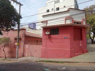 Casa com 3 quartos à venda no bairro Prado, 385m²