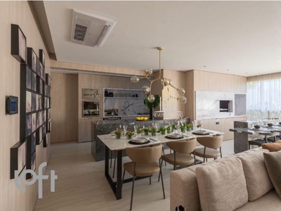 Apartamento à venda em Campo Belo com 145 m², 4 quartos, 2 vagas