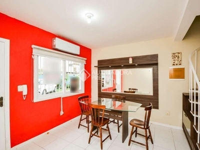Casa em condomínio fechado com 2 quartos para alugar na rua landel de moura, 2797, tristeza, porto alegre, 84 m2 por r$ 2.000