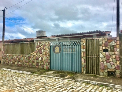 Casa à venda no bairro Nova Esperança em Parnamirim