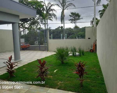 Maravilhosa e moderna casa térrea nova à venda em Boituva, em bairro Parque das Árvores. A