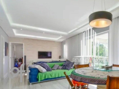 Apartamento à venda em Vila Andrade com 130 m², 2 quartos, 2 suítes, 3 vagas