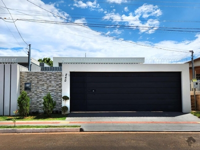 Casa térrea com 4 quartos sendo um suíte no Montevidéu