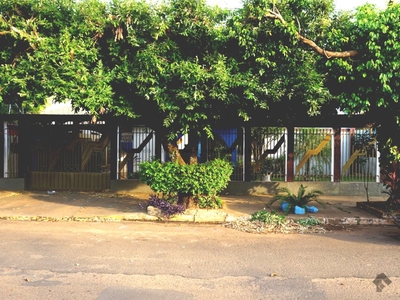 Ótima casa com piscina