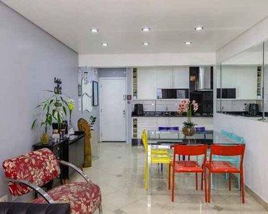 Apartamento com 3 dormitórios, sendo 1 suíte. Sala com 2 ambientes e cozinha integrada ao