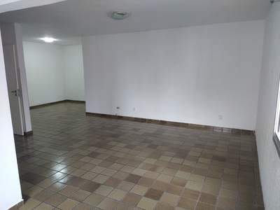 Apto 130m² - 03 quartos/ sendo 01 suíte, sala para 03 ambientes, Prox. ao Shopping Recife