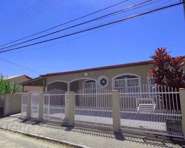 Casa de 4 dormitórios (1 suíte) - 5 vagas de garagem no bairro Carianos
