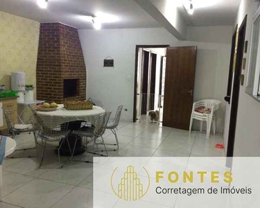 Casa mobilada de 240 m², 5 dormitórios, 5 banheiros, sendo 2 suítes, sala ampla de estar e